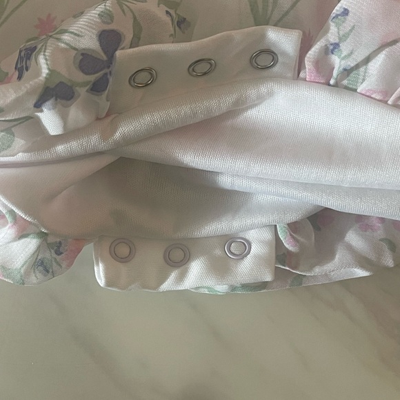 Bon Bébé Baby Girl Romper 3-6M Floral Sleeveless Outfit w/ Pink Flower Accent - Picture 7 of 7